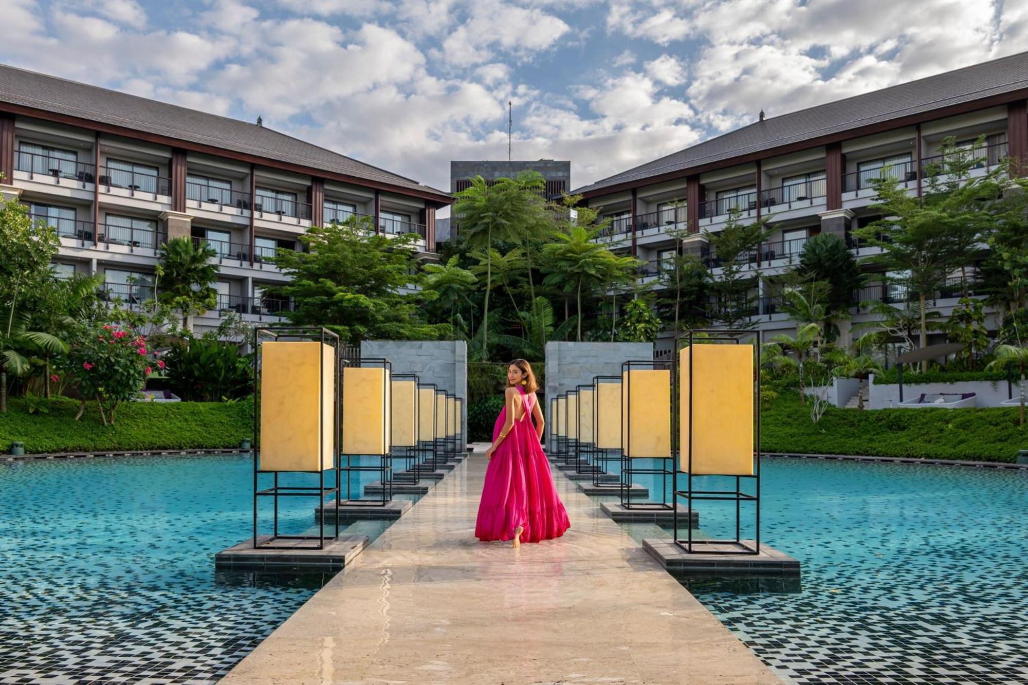 Renaissance Bali Nusa Dua Resort Exterior photo The resort's main pool