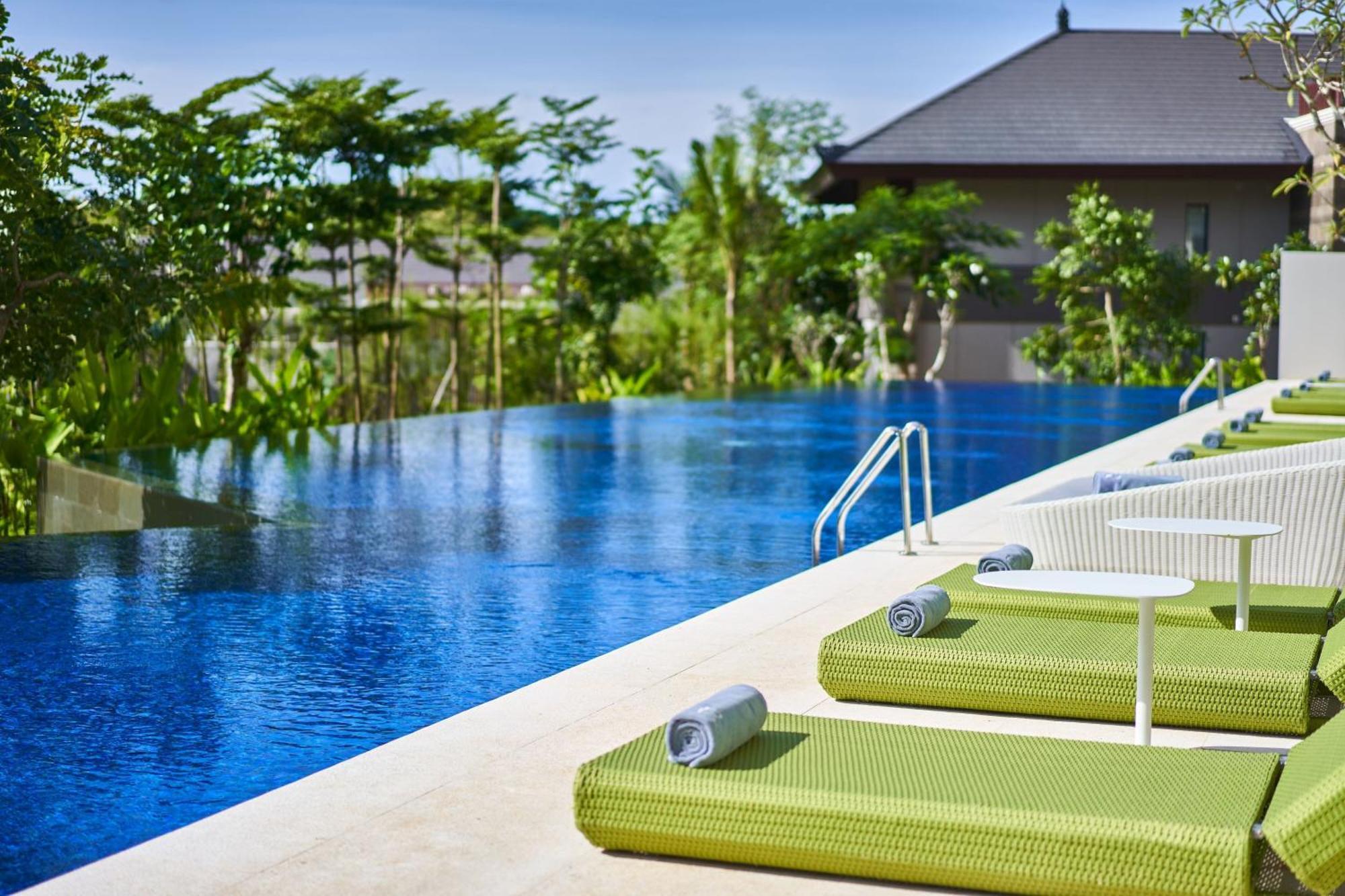 Renaissance Bali Nusa Dua Resort Exterior photo The swimming pool at the hotel