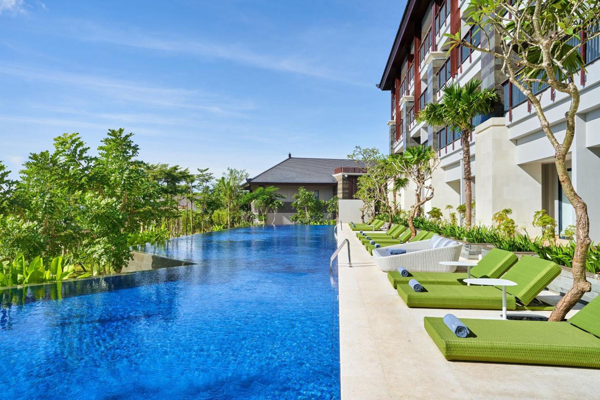 Renaissance Bali Nusa Dua Resort Exterior photo The pool at the hotel