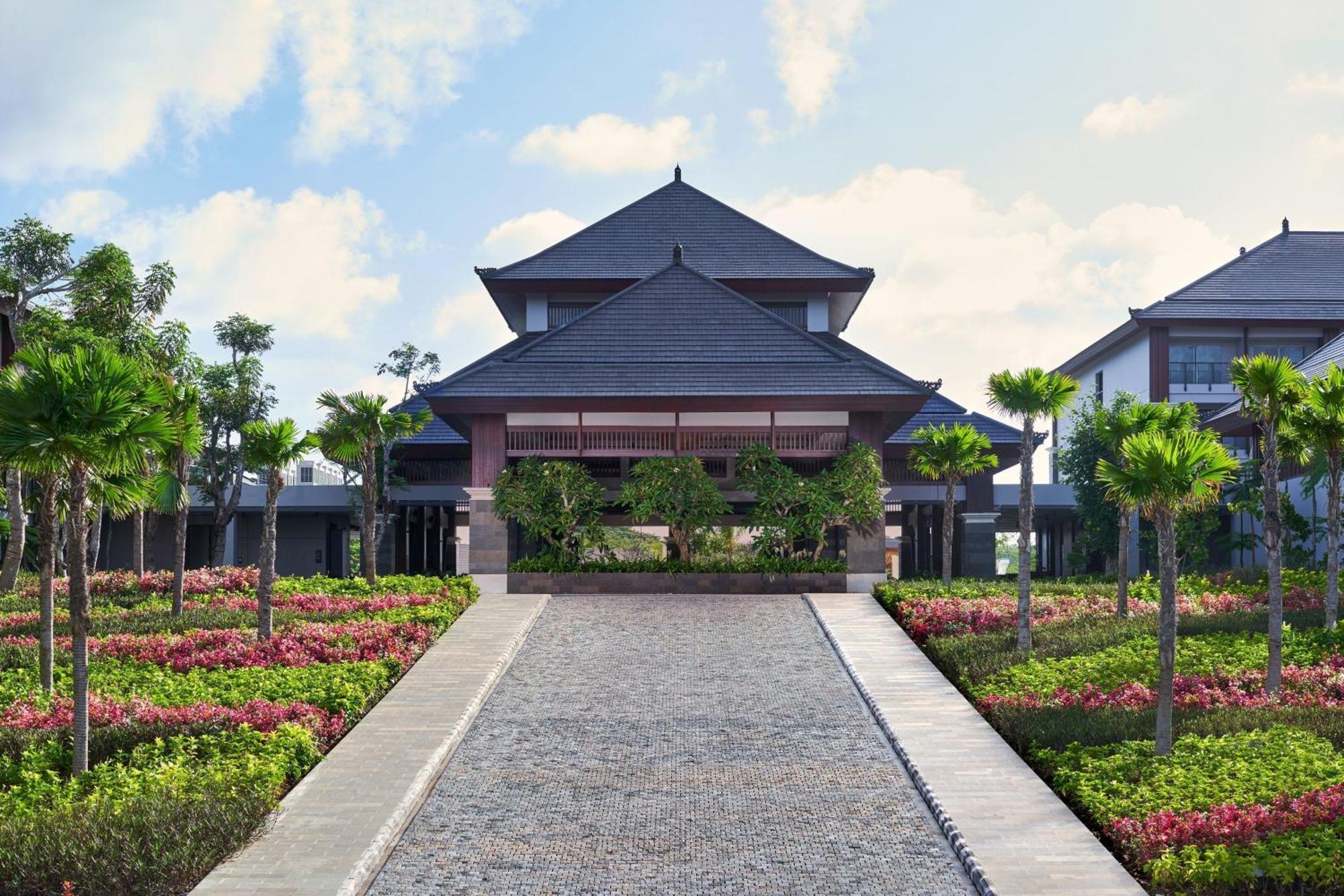 Renaissance Bali Nusa Dua Resort Exterior photo The entrance of the resort