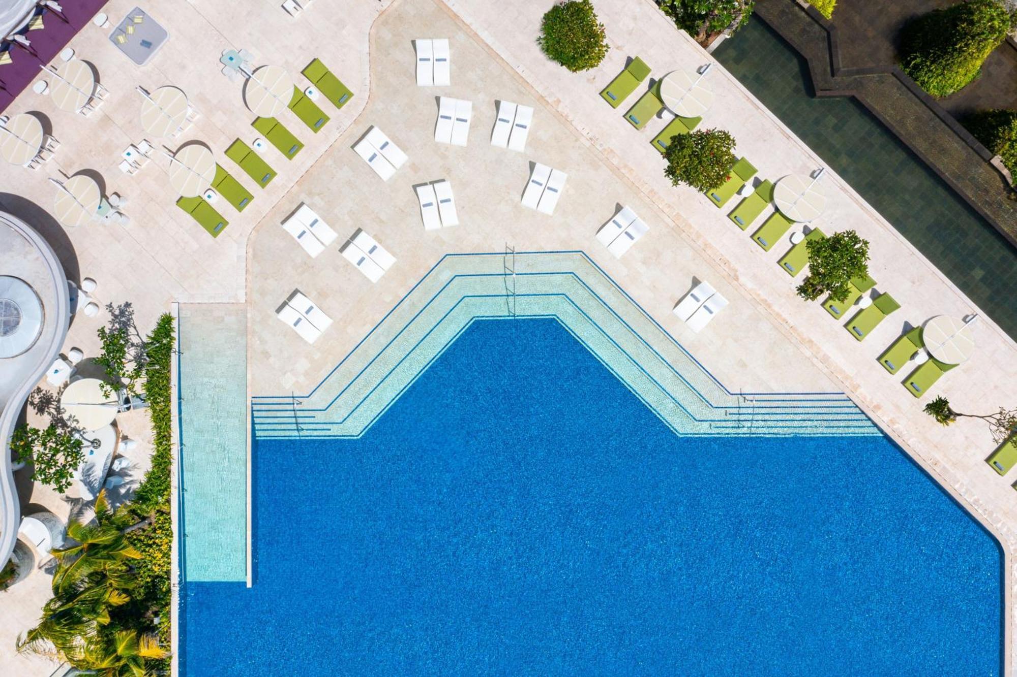 Renaissance Bali Nusa Dua Resort Exterior photo Aerial view of a swimming pool